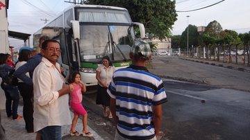 Imagem Bandidos assaltam ônibus interestadual na BR-101