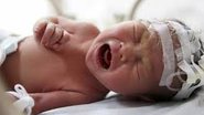 Imagem Bebê chinês chora momentos antes de ser cremado