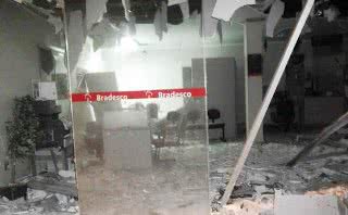 Imagem Mairi: bandidos explodem agência do Bradesco e roubam dinheiro