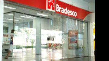 Imagem Criminosos assaltam Banco Bradesco na Barros Reis
