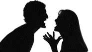 Imagem Crise de ciúme faz mulher agredir namorado com vassouradas e golpes de faca 