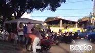 Imagem Vídeo: homens brigam em ponto de táxi na Federação