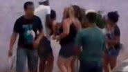 Imagem Vídeo:em briga de vizinhos, homem toma faca de mulher e evita tragédia