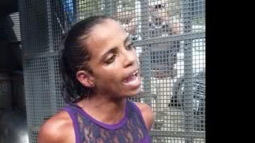 Imagem Ubaitaba: mulher esconde celular dentro da vagina após roubar caminhoneiro