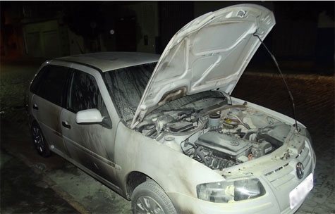 Imagem Livramento: bandidos colocam fogo em carro de secretário de Obras