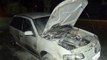 Imagem Livramento: bandidos colocam fogo em carro de secretário de Obras