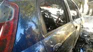 Imagem Mulher ateia fogo no carro do marido após flagrar traição com amante