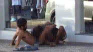 Imagem Casal pratica sexo oral em calçada e imagem ganha repercussão na web