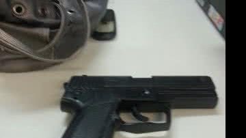 Imagem Casal é preso com arma de brinquedo na Calçada
