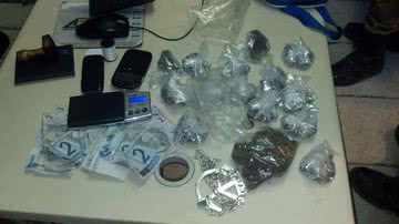 Imagem Casal preso com drogas em Cajazeiras