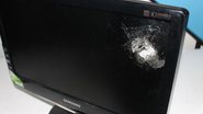 Imagem Por pouco: bandido dispara contra mulher, mas acerta computador durante assalto