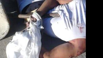 Imagem Homem é espancado e morto. Assassino tenta levar corpo em carrinho de mão