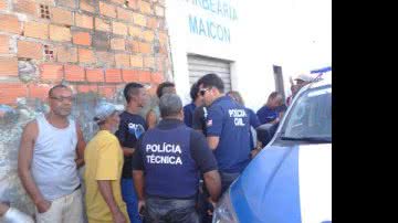 Imagem  Brutal: cabeleireiro é executado com quase 10 tiros dentro de barbearia