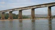 Imagem Itapebi: Mulher é jogada a 35 metros de altura na ponte do rio Jequitinhonha 