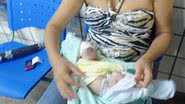 Imagem Mãe queima bebê com cigarro e tenta matar a filha