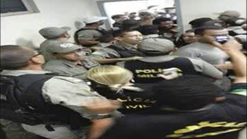 Imagem Assista: policiais militares invadem delegacia e resgatam sargento detido