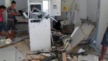 Imagem Caixas de Bradesco são explodidos em Morpará