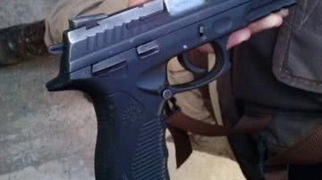 Imagem Encontrada arma de policial assaltado