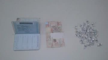 Imagem Homem é preso com cocaína e quantia de dinheiro