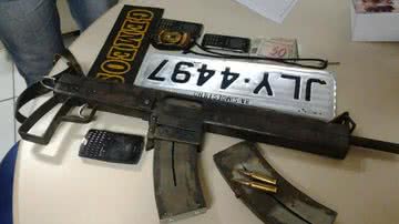 Imagem Fuzil 7.62 é apreendido em Valéria
