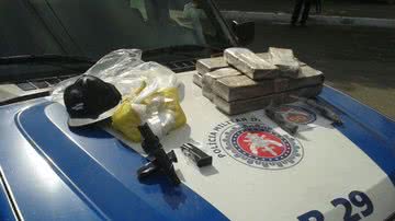 Imagem PM prende dois com pistola e 30 kg de maconha em São Marcos