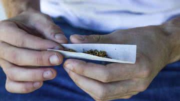 Imagem Fumar maconha apenas 1 vez por semana pode deformar cérebro