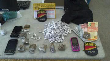 Imagem Traficantes em Porto Seguro são presos com 11 tabletes de maconha