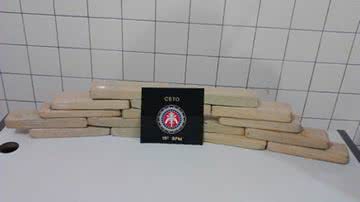 Imagem Polícia apreende 12 kg de maconha em Jequié