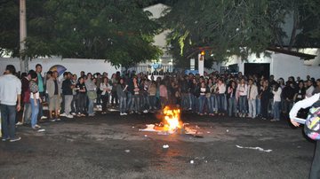 Imagem Sem aulas, alunos da FTC protestam em Conquista