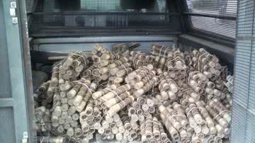 Imagem Polícia Militar apreende espadas juninas de fabricação caseira em Feira de Santa
