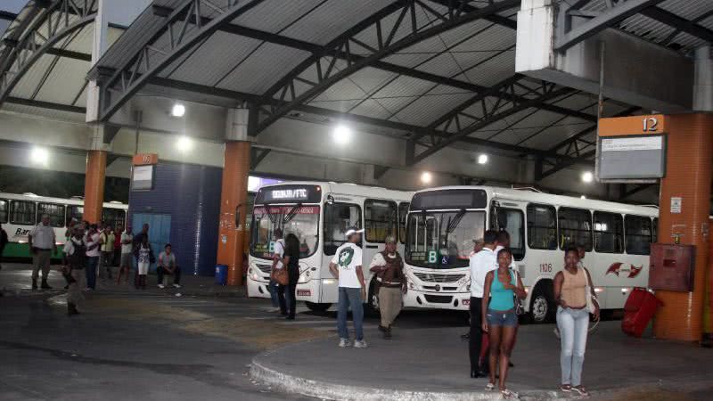 Imagem Com greve programada, rodoviários privam saída de ônibus Estação Mussurunga