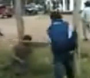 Imagem Assista: olho por olho, dente por dente. Estuprador é linchado até a morte