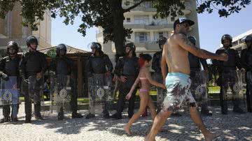 Imagem Tropas do Exército se posicionam em frente a hotel no Rio de Janeiro