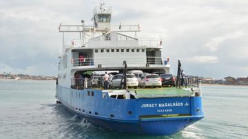 Imagem Ferry boat: usuários são transferidos de embarcação após problema mecânico