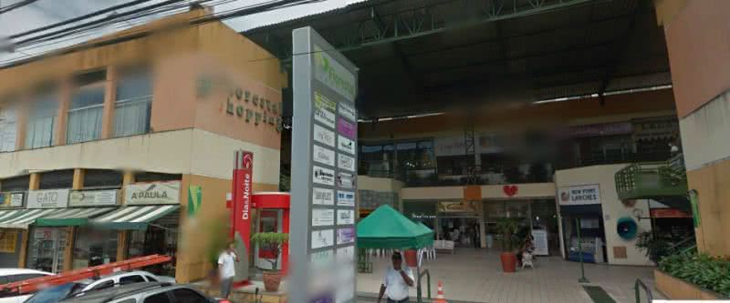 Imagem Bandidos armados com metralhadoras fazem arrastão no Shopping Florestal