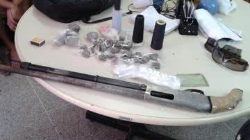 Imagem Polícia prende seis criminosos e apreende dois adolescentes e uma escopeta
