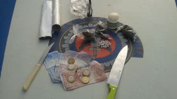 Imagem PM realiza operação e apreende drogas no Cabula VI