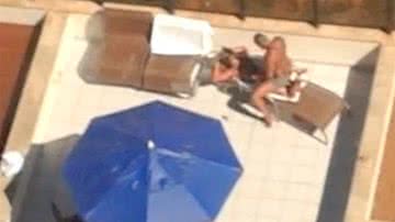 Imagem Furacão da CPI é flagrada transando à beira de piscina em hotel