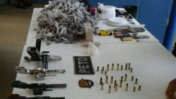 Imagem PM desarticula quadrilha e apreende armas e drogas em Itinga