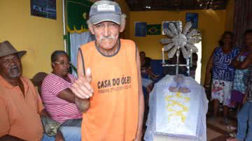 Imagem Conquista: homem aparece vivo no próprio velório