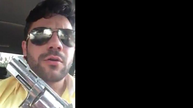 Imagem Vídeo: homem dirige com arma na mão e atira indiscriminadamente nas ruas