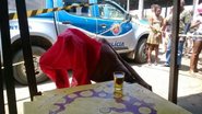 Imagem Vídeo: homem pede cerveja e morre com um tiro no olho