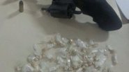 Imagem Polícia prende homem com arma e mais de 100 pedras de crack 