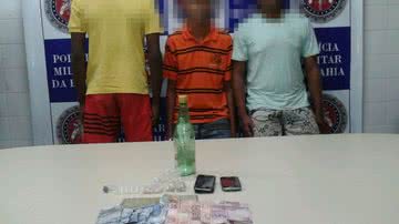 Imagem Jovens são presos com drogas e coquetel molotov em Sta. Mônica
