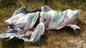 Imagem Corpo de homem é encontrado enrolado em saco na zona rural de Feira de Santana