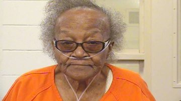 Imagem Idosa de 84 anos debilitada é presa por tráfico de drogas 