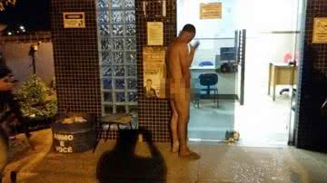 Imagem Homem corre nu atrás de garotas na cidade de Luis Eduardo Magalhães