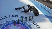 Imagem Homem escondido em banheiro com armas e drogas é preso em Lauro de Freitas