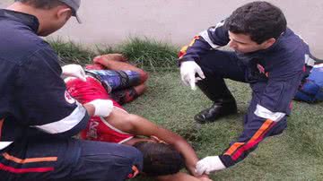 Imagem Após levar tiros, jovem foge, pula muro e é socorrido em Teixeira de Freitas