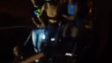 Imagem Veja momento em que Kannário corre do palco em tiroteio